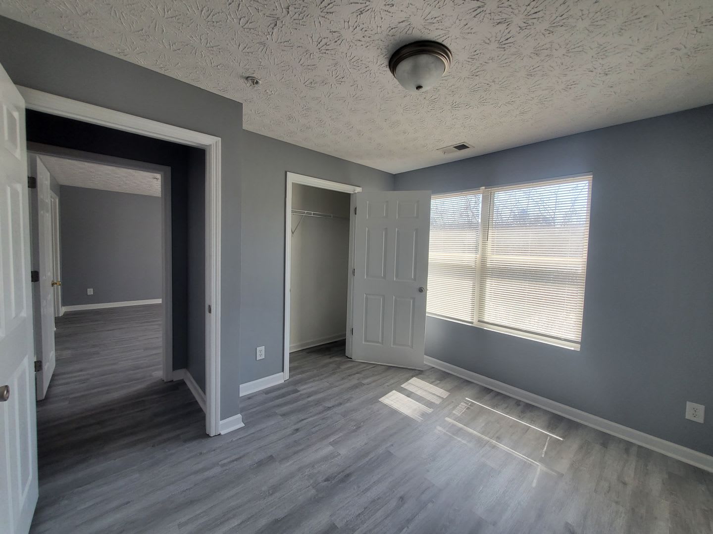 Open House Saturday from 11:00AM -11:30AM Spacious Condo – photo 4