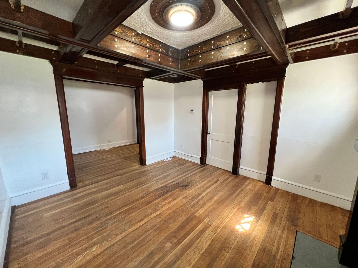 Stylish 2-Bedroom Unit Featuring Decorative Fireplace – photo 4