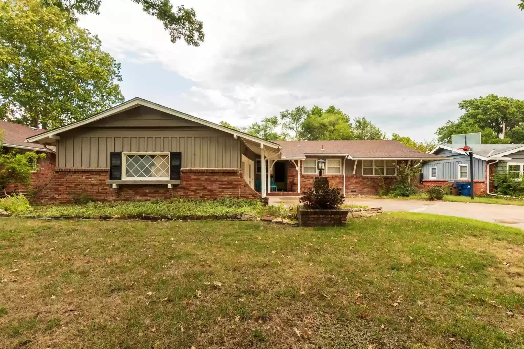 6302 East 11th Street North – photo 1