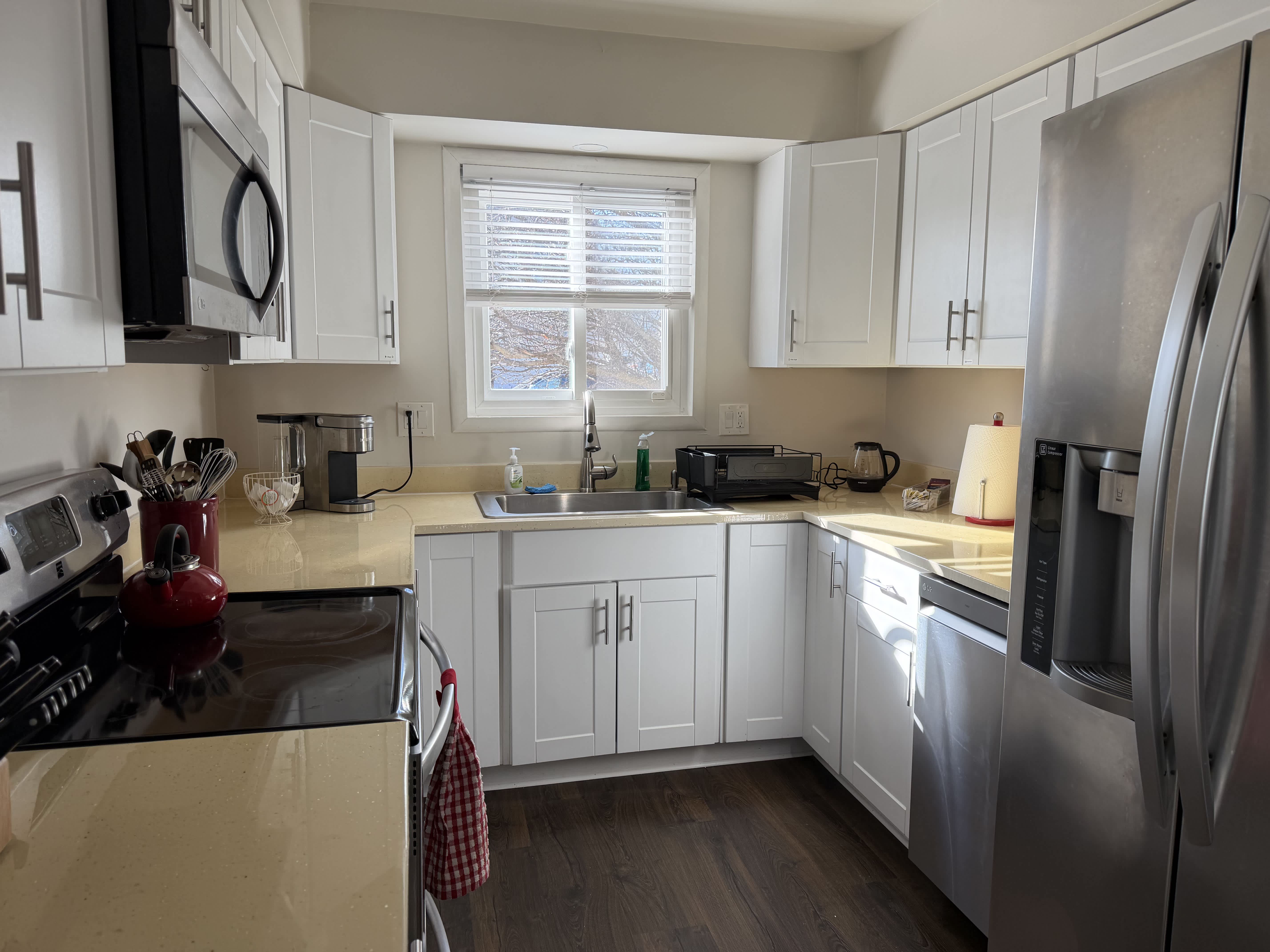 236 Kinross Avenue – photo 4