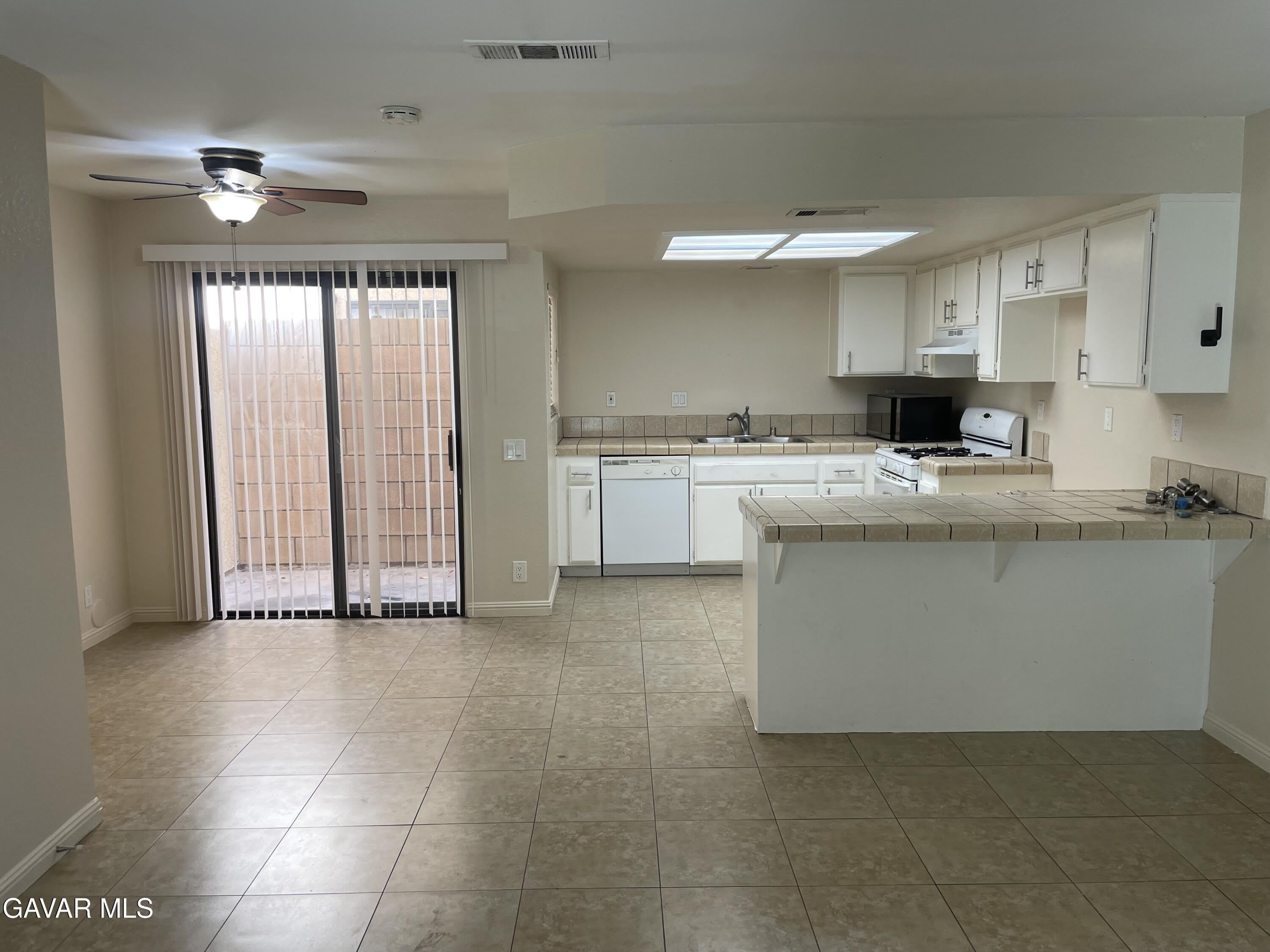 1739 W Avenue J15 – photo 1