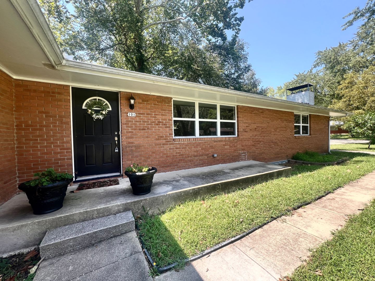 Beautiful Newly Remodeled Home in Waynesville! – photo 3
