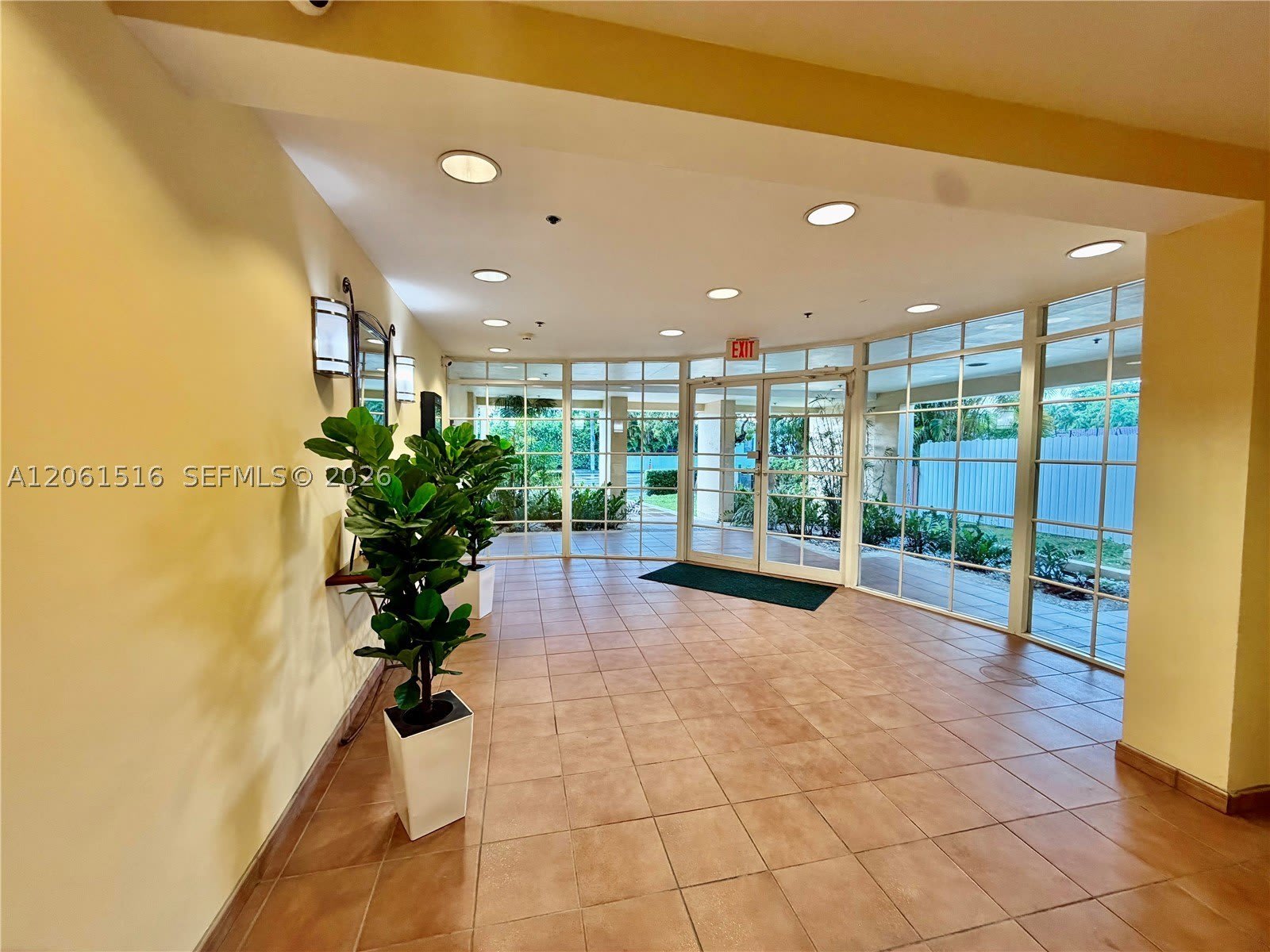 601 SW 37th Ave – photo 2