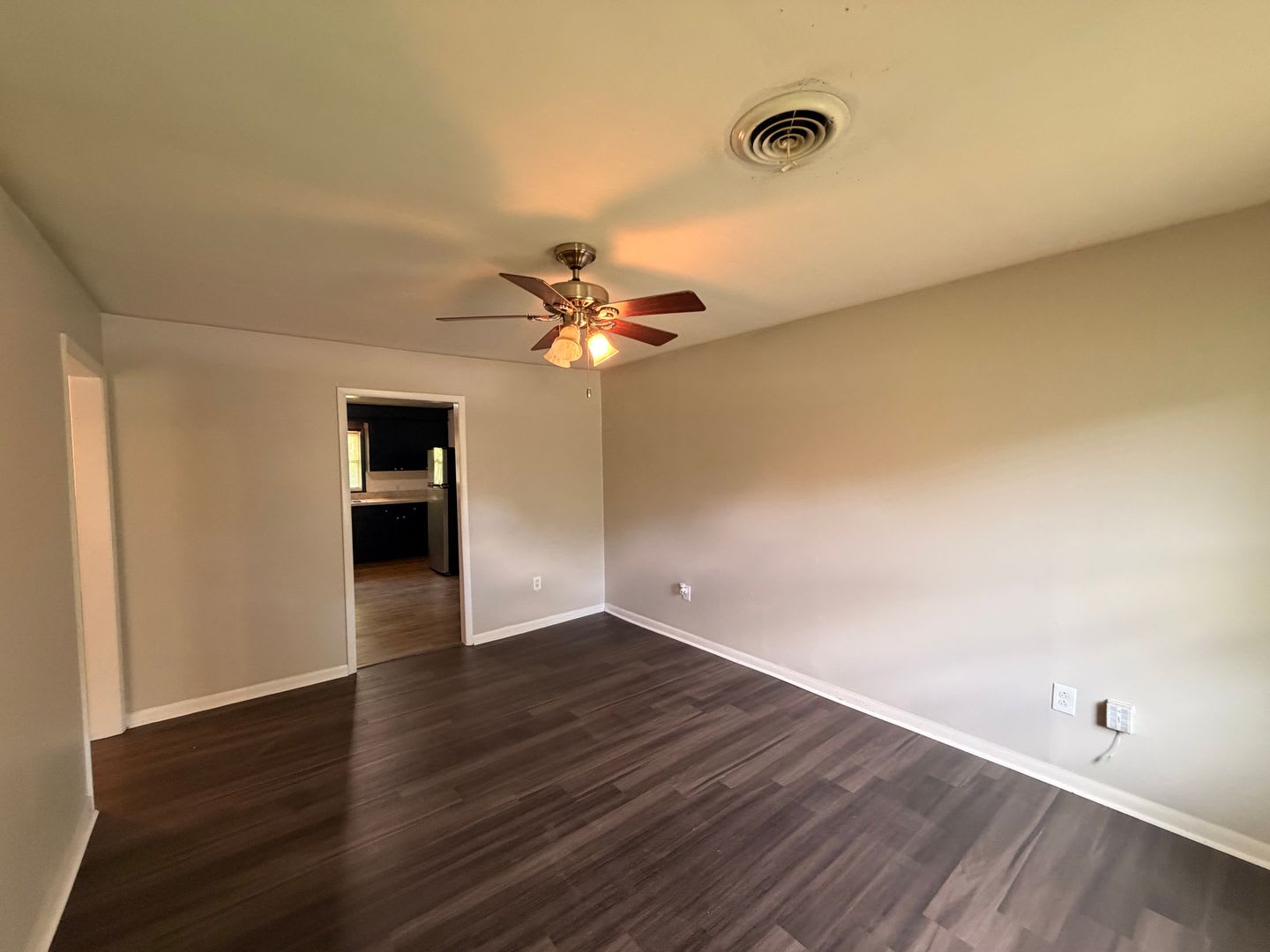 Nice 2 BR/1 Bath Duplex – photo 2