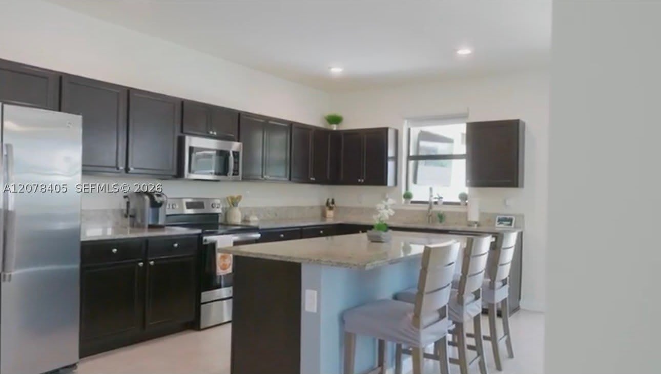 221 SE 35th Ave – photo 3