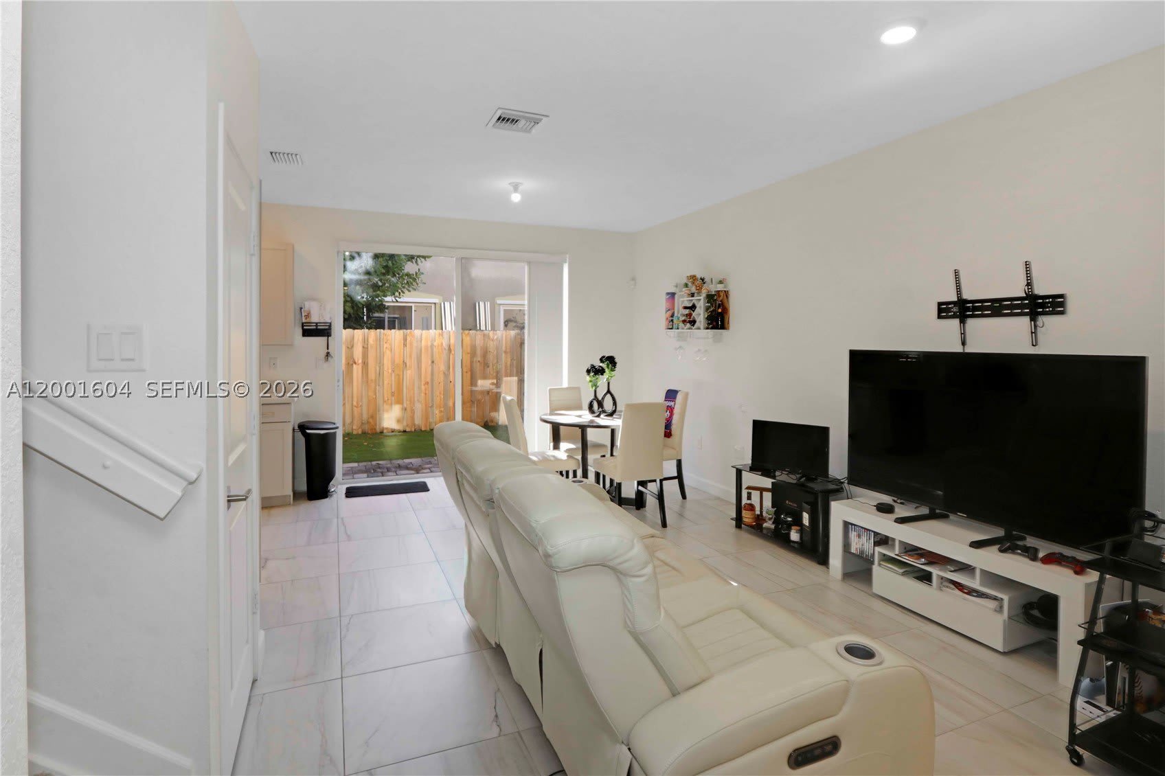 2432 SE 10th Ct – photo 5