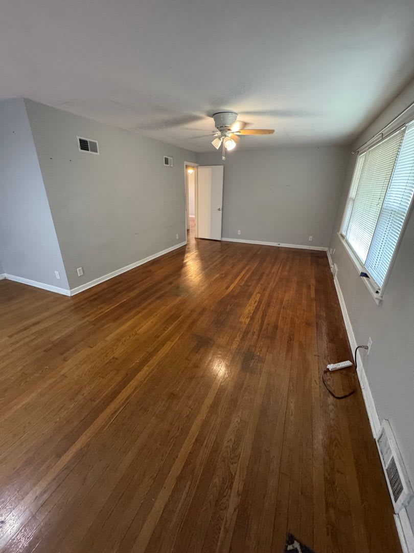 3 Bedroom Home With Washer Dryer Attached Garage Minutes From Campus – photo 3