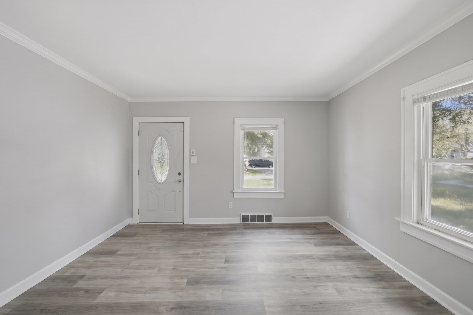1235 River Drive – photo 2