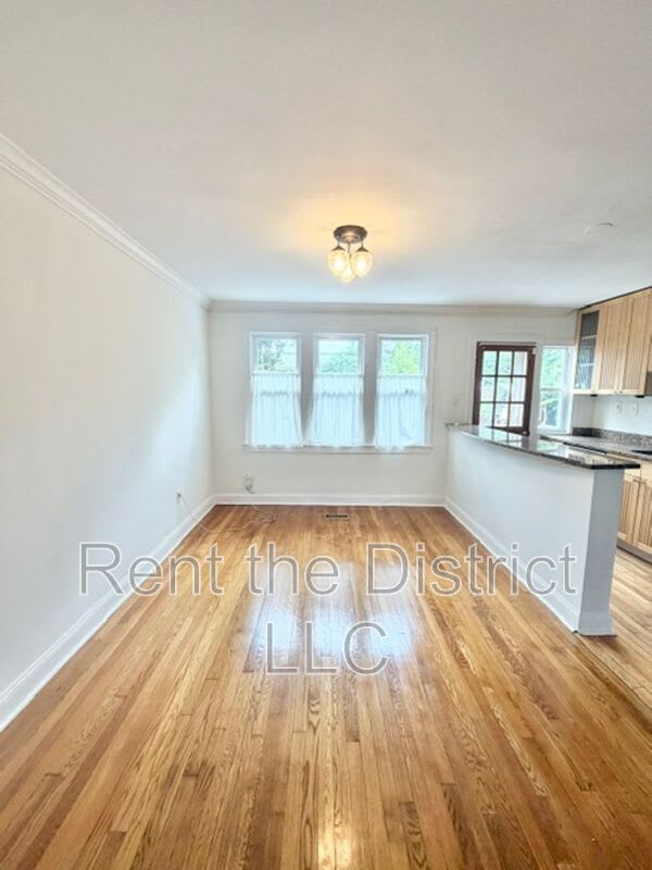 1910 D Street NE – photo 3