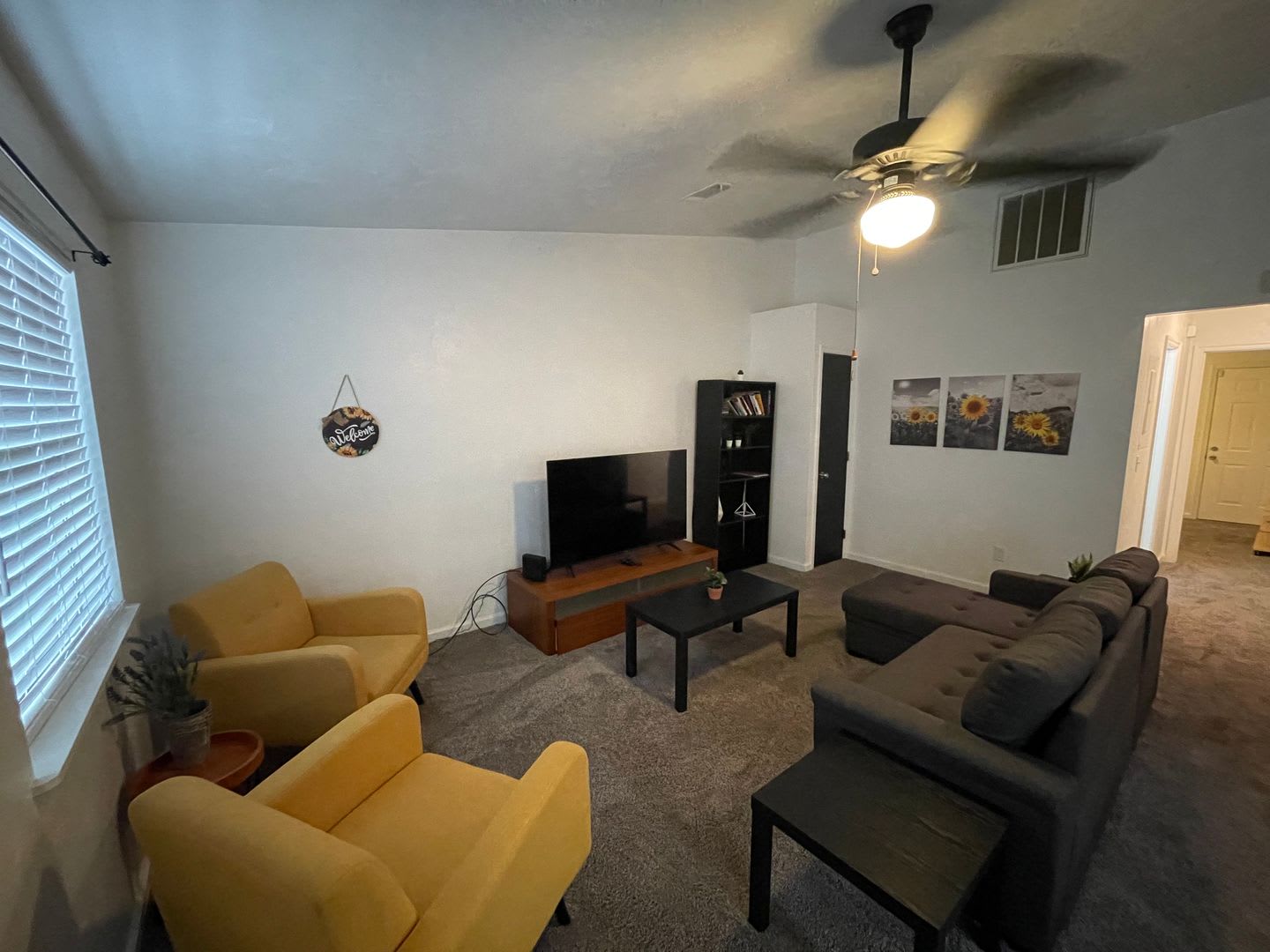 MOVE IN SPECIAL!! Super Cute 2 bedroom townhome! – photo 2