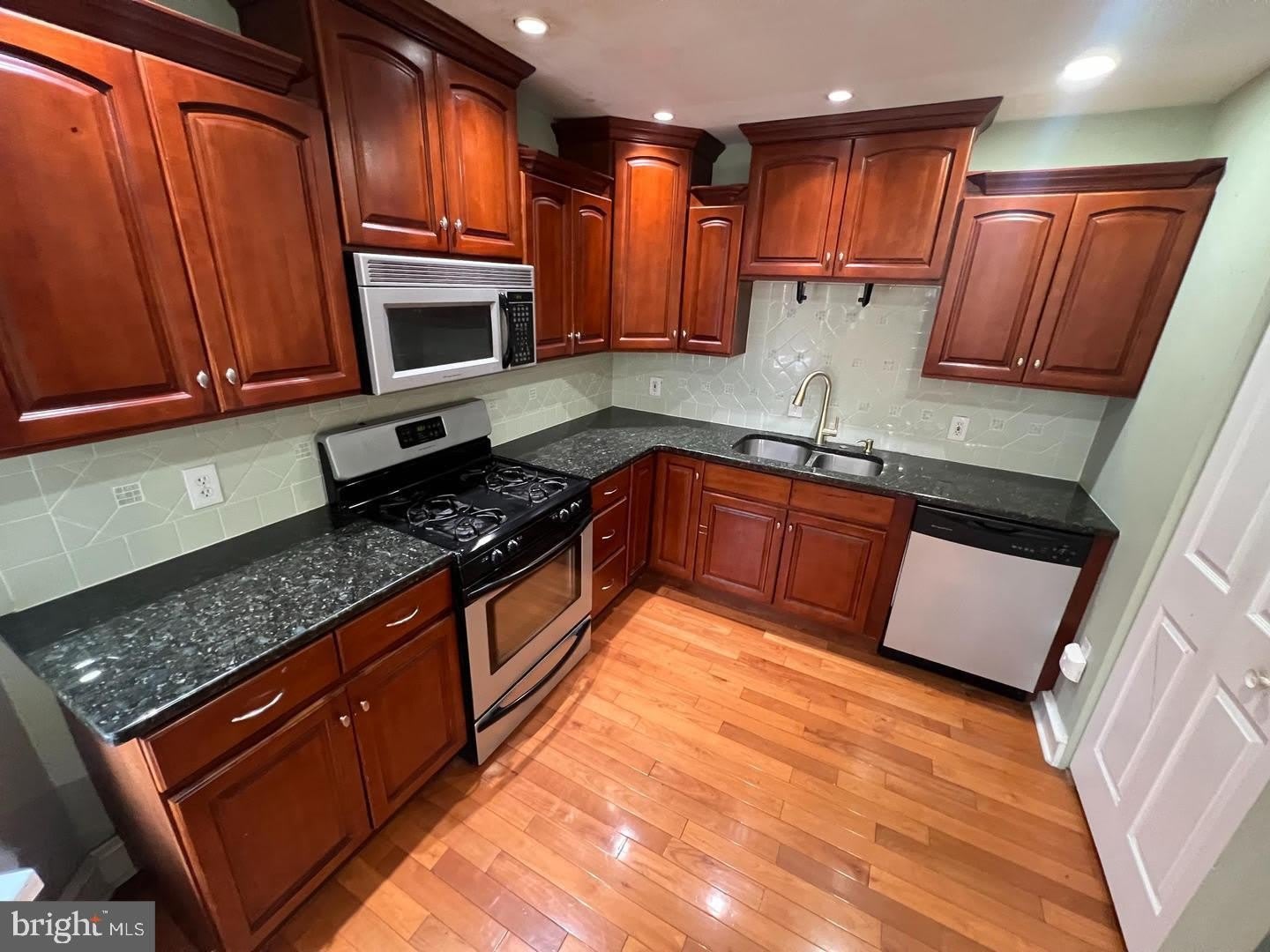 3204 FANSHAWE ST – photo 4