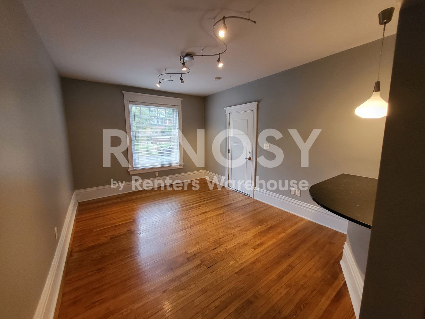 Two Bed One Bath condo for rent in great central location – photo 5