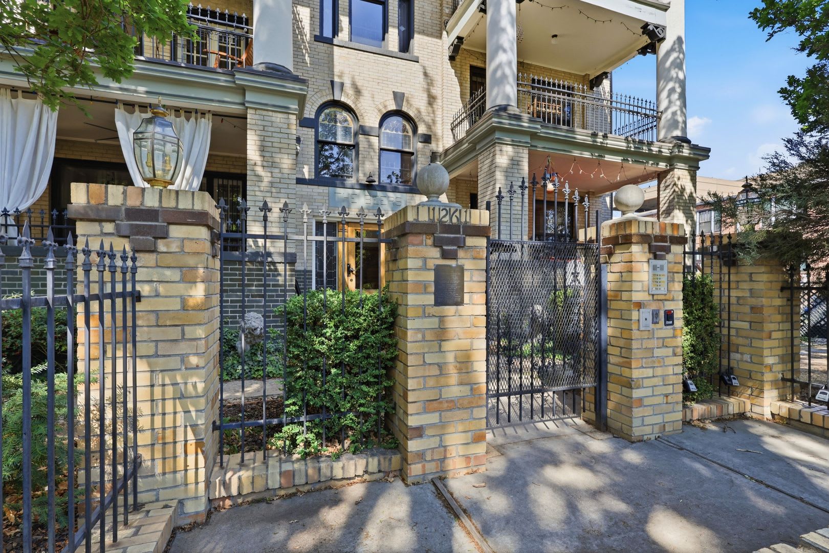 1 bed 1 bath Condo in Downtown Denver Capital Hill! – photo 3