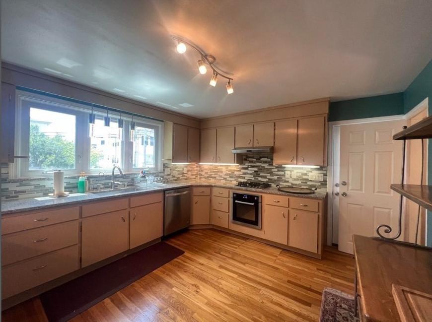 159 willis Ave. – photo 2