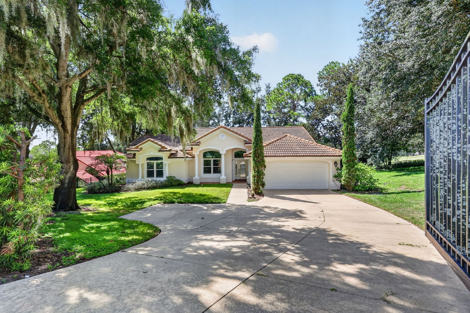 3-Bedroom Home with Golf Course & Pond Views in Howey-in-the-Hills – photo 2