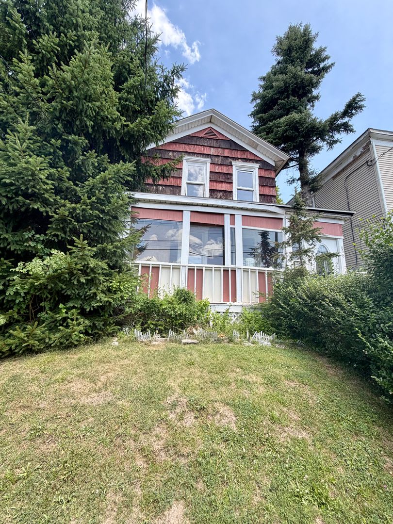 638 Carbon St – photo 1