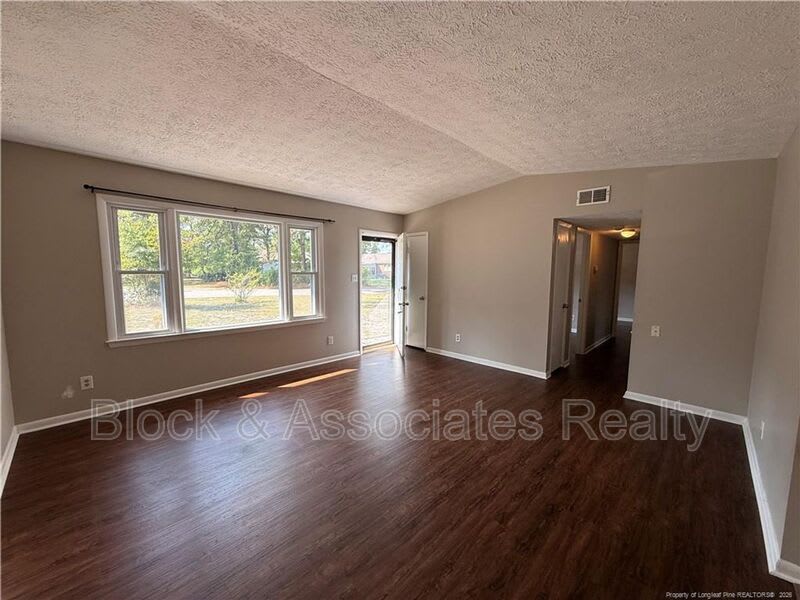 4805 Fellows Ct – photo 3