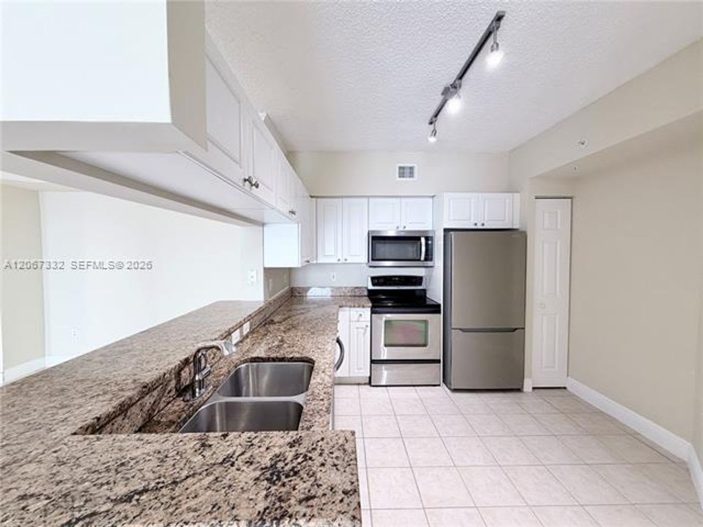 17100 N Bay Rd cu-1105, Sunny Isles Beach, FL 33160 – photo 1