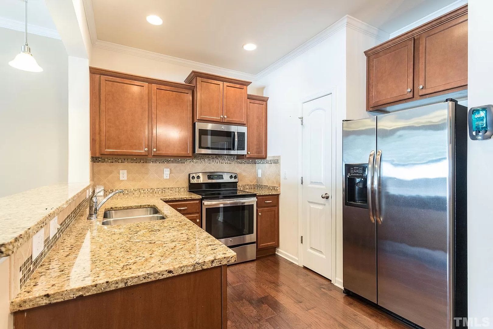 Room in 4 Bedroom Home at Warm Springs Ln – photo 2