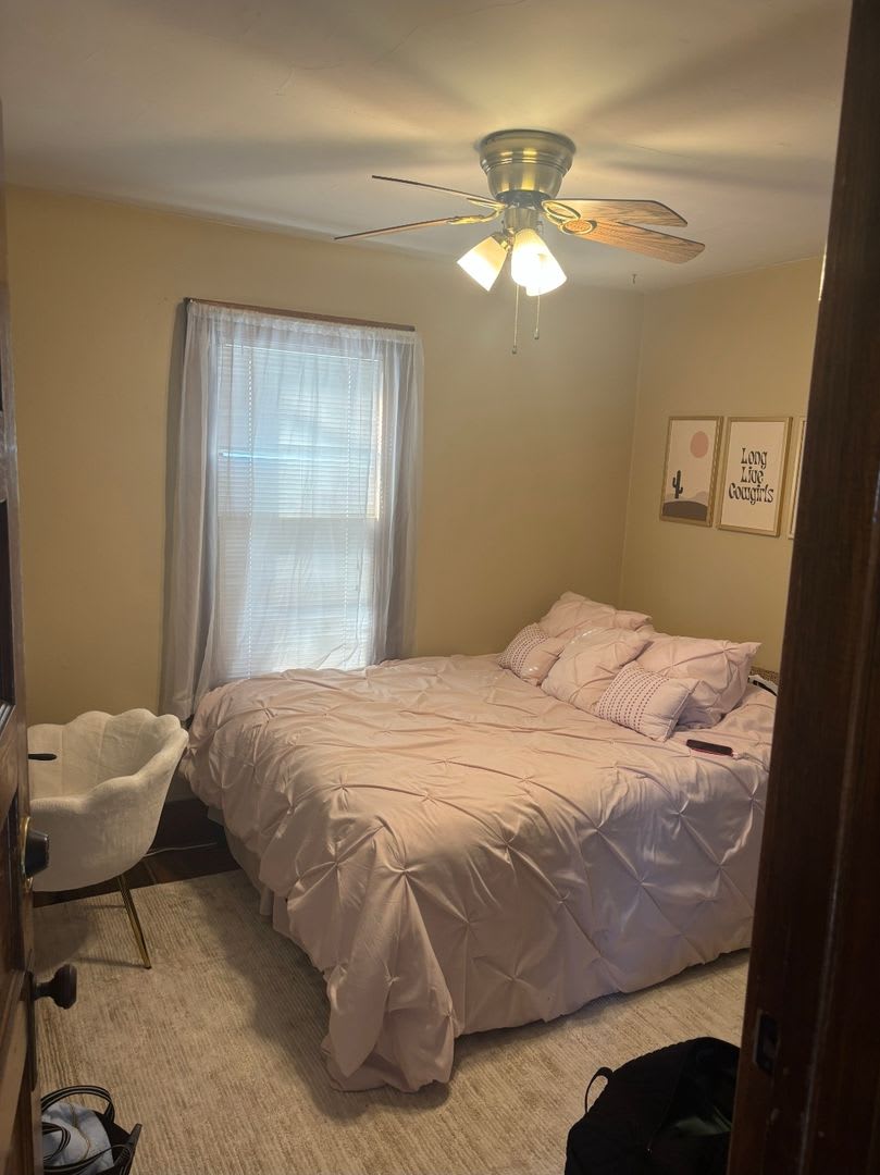 Now Leasing! 4 Bedroom House Close to Campus! – photo 2