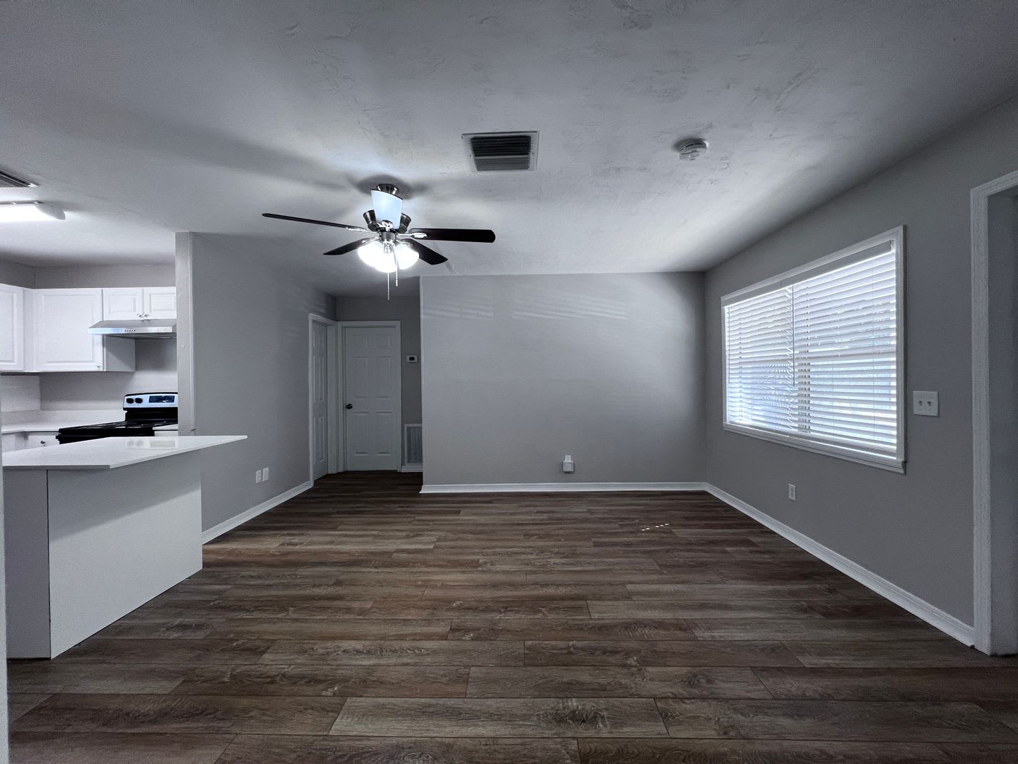 ***COMING SOON*** 3/1 Located in Lakewood Park – photo 1