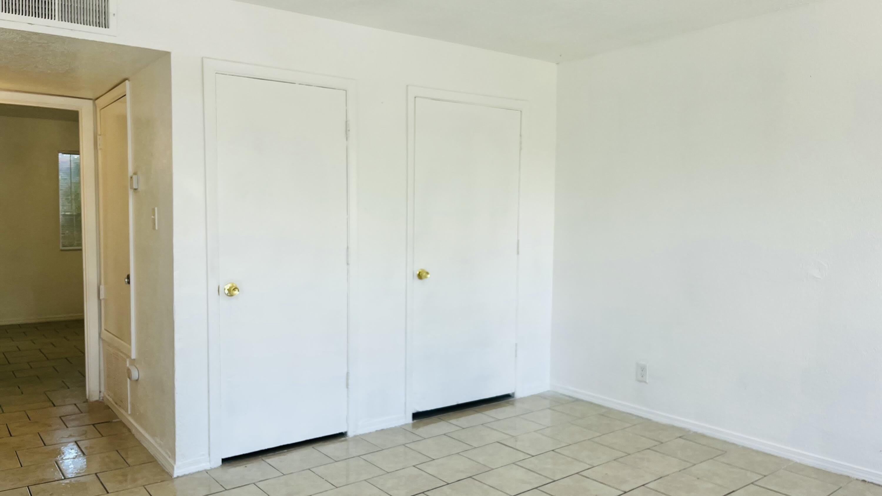 8200 Copper Avenue NE – photo 2