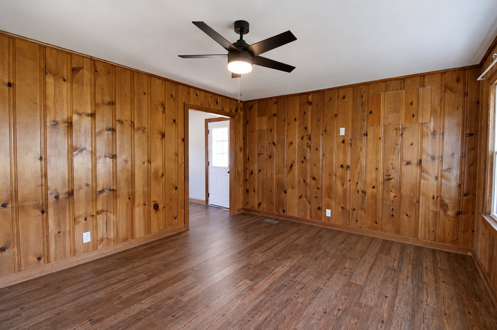 Updated 3-Bedroom Home with Covered Porch and Detached Garage in Baxter – photo 2