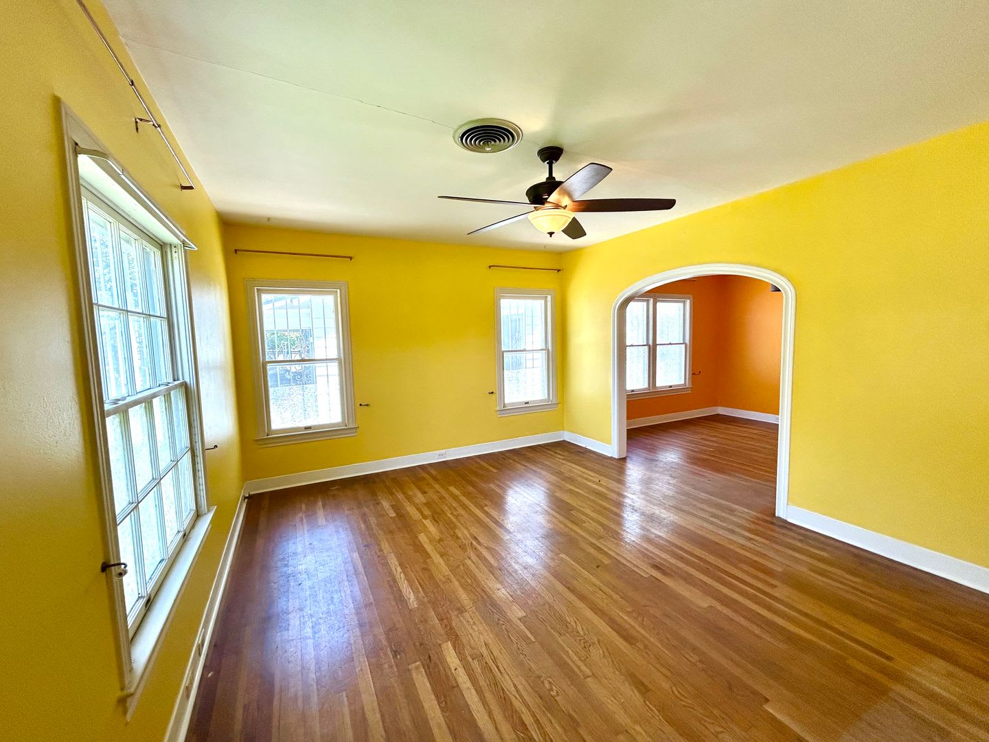 *MOVE IN SPECIAL* Charming 2BR Home with Solar Panels & Beautiful Wood Floors! – photo 5