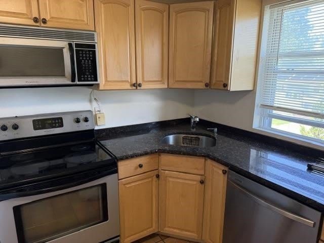 236 FRANKLIN ST – photo 3