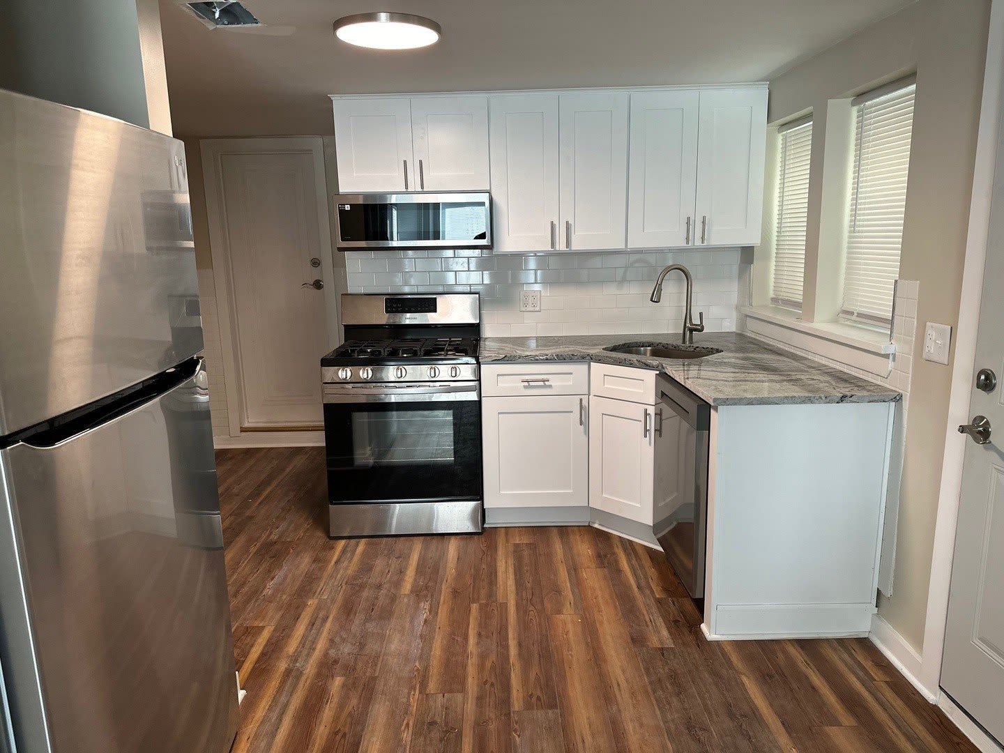 2839 N Southport Avenue – photo 4