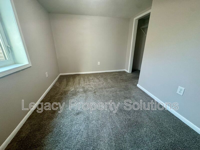 702 W Ave A – photo 4
