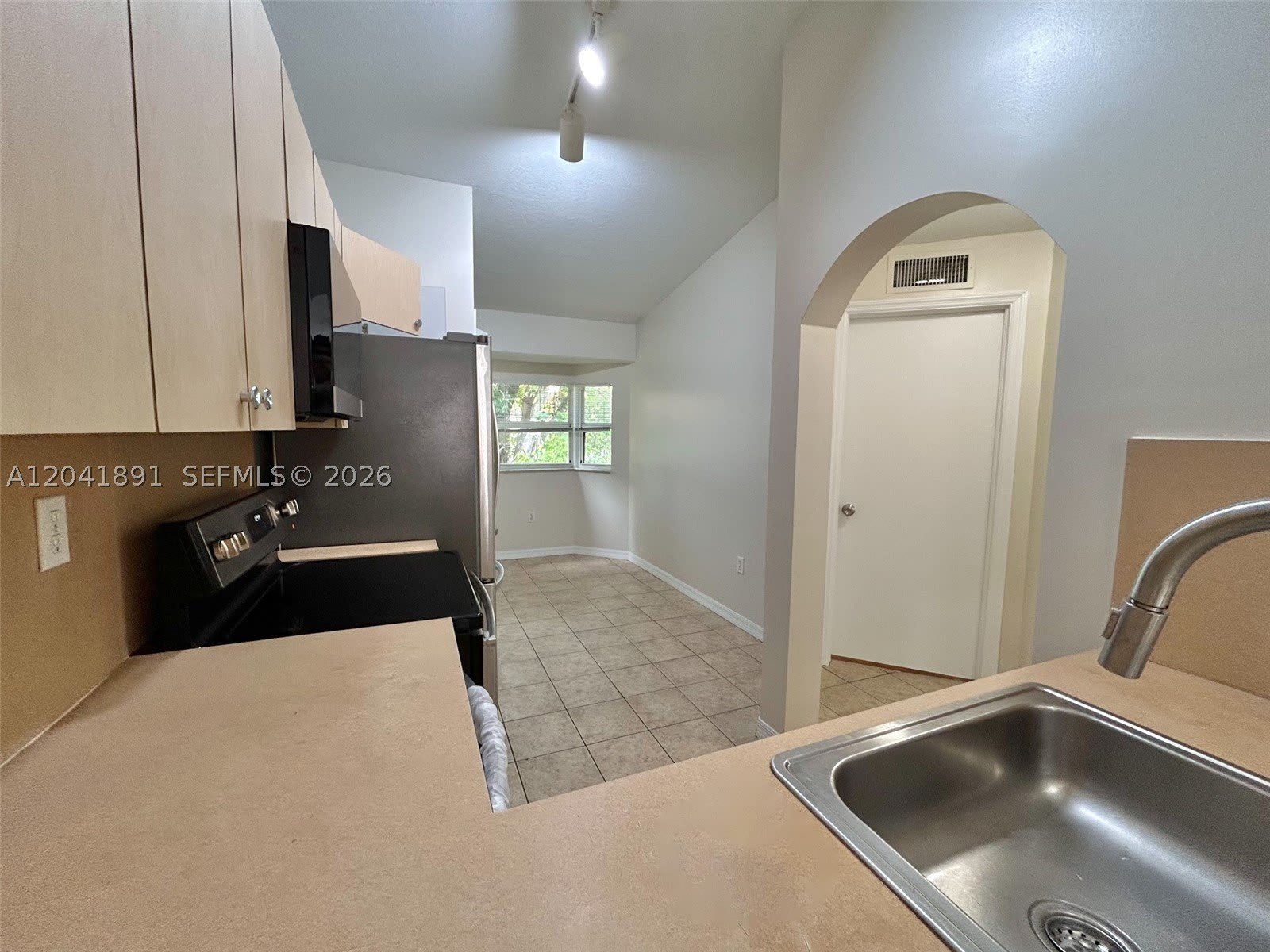 1270 SE 28th Ct – photo 2