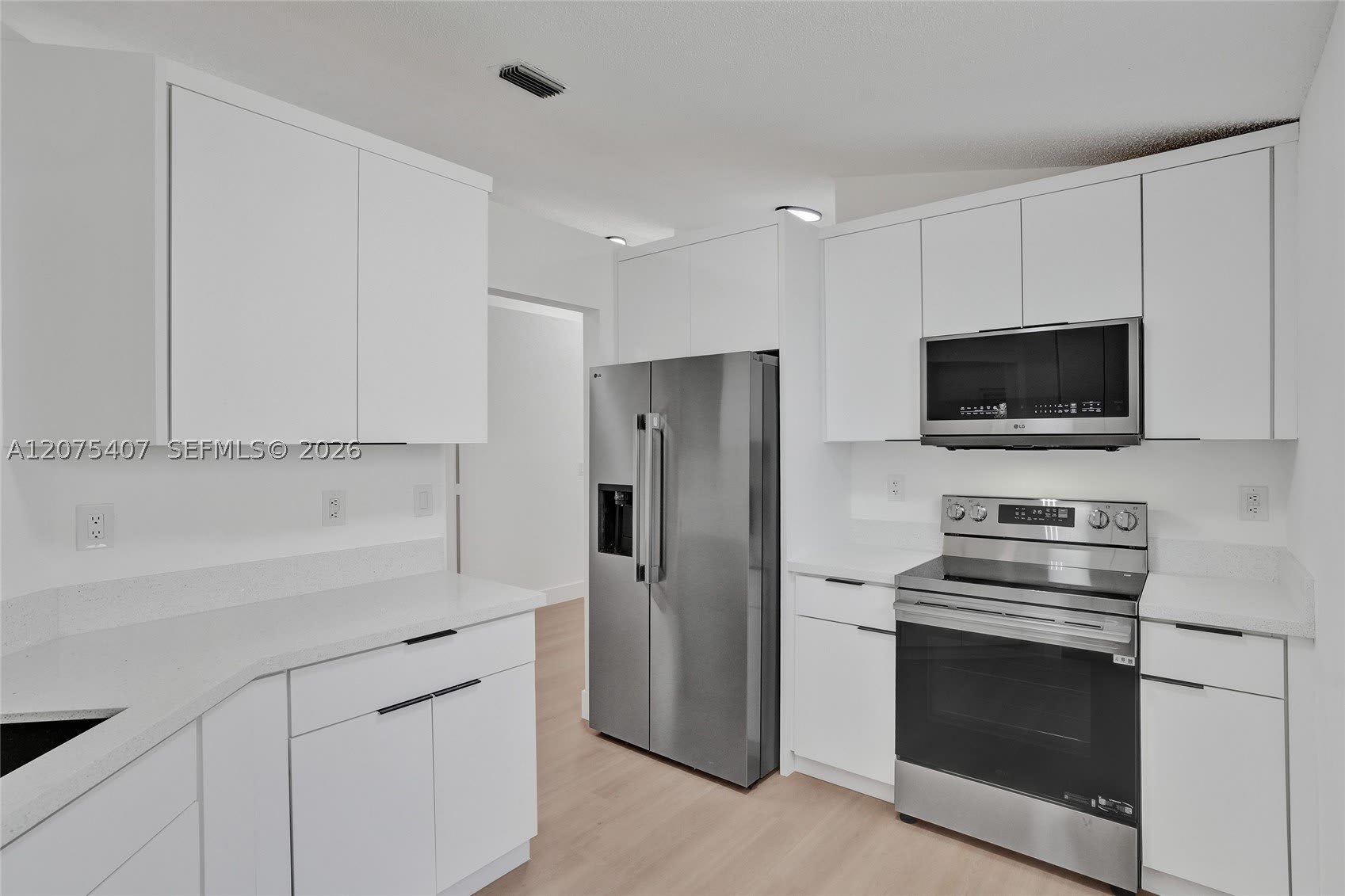 4114 Sapphire St – photo 3