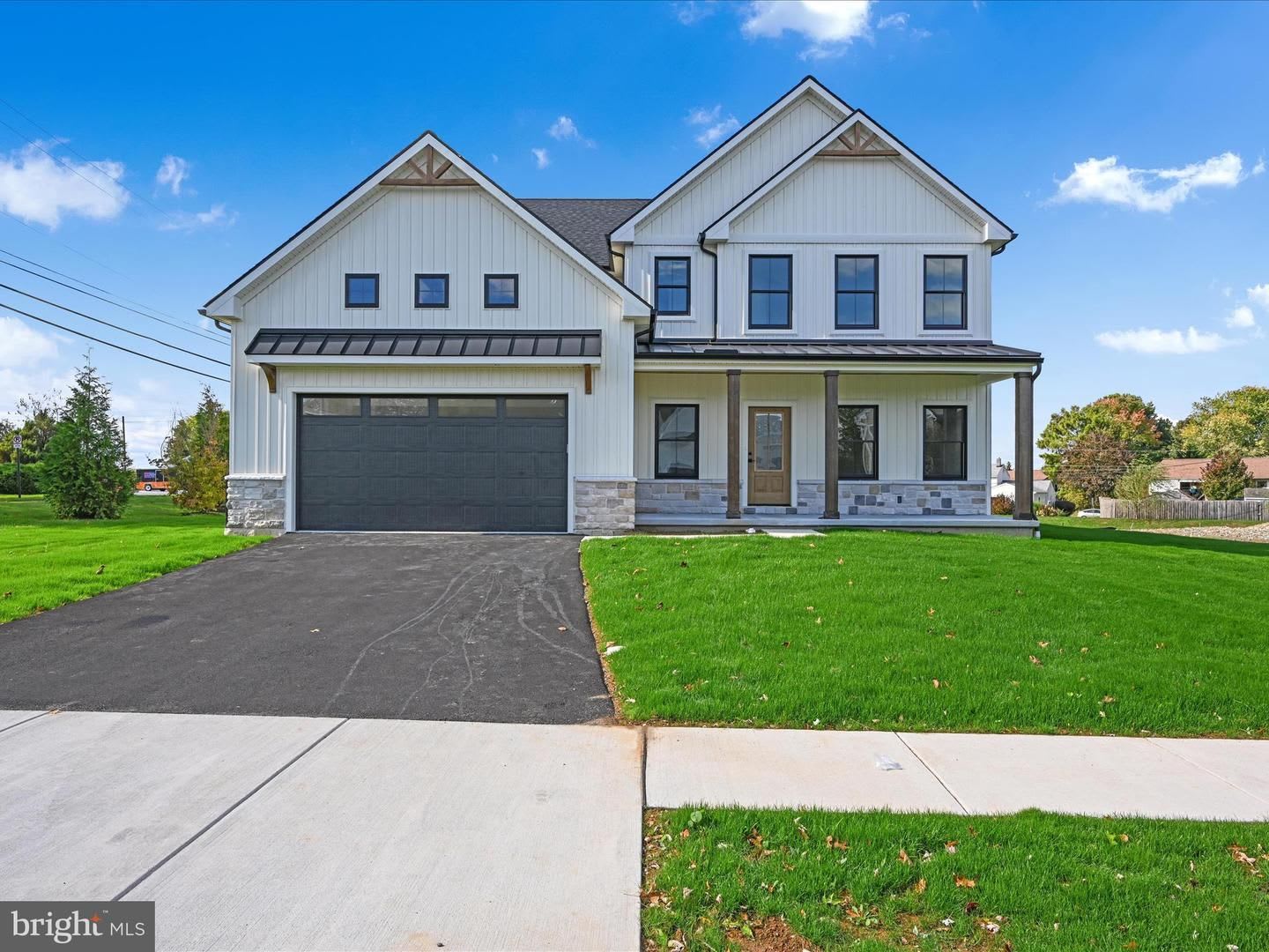 4 Bed 3.5 Bath Brand New Custom Home in East Petersburg – photo 1