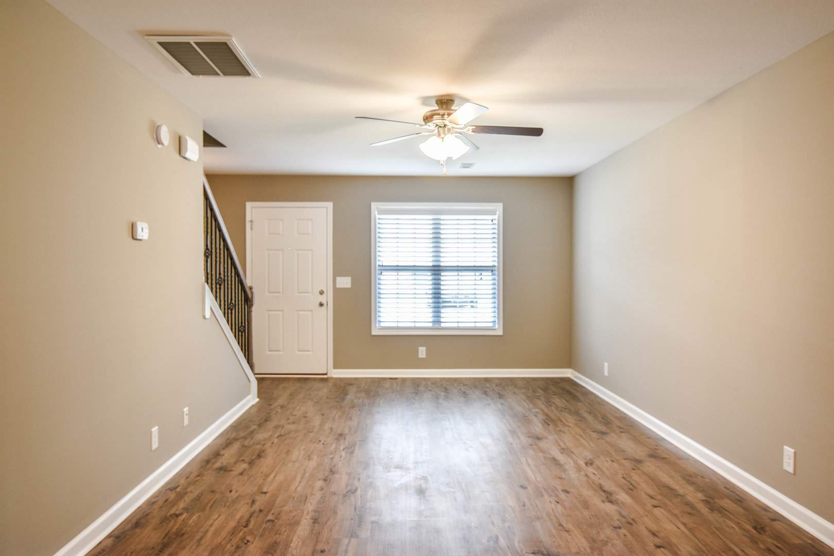 Two Bedroom in Governor's Crossing! – photo 2