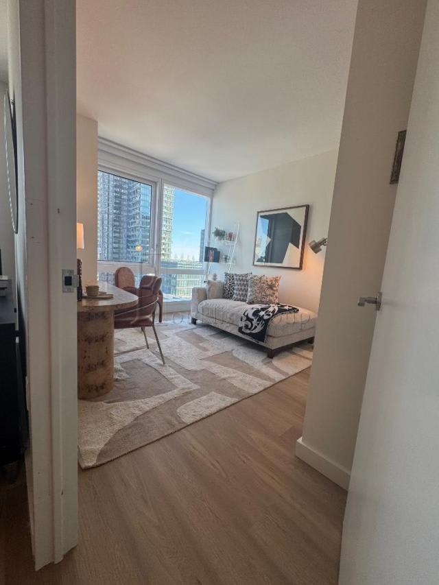 10-03 Jackson Avenue – photo 1