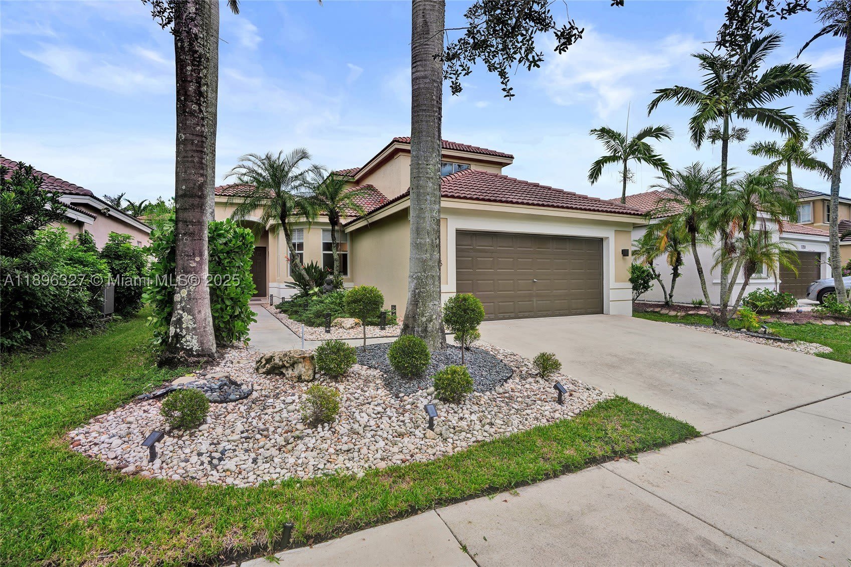 1725 Winterberry Ln – photo 3
