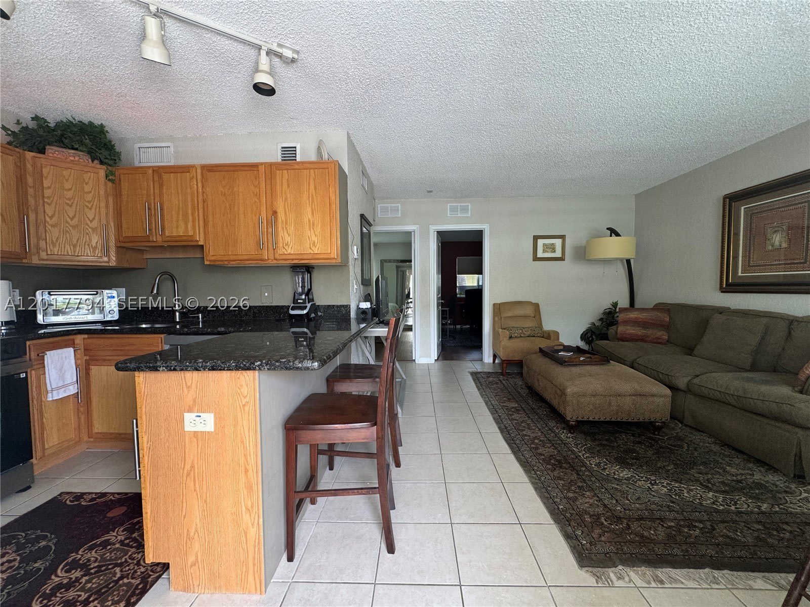 2660 Ne 8Th Ave – photo 4