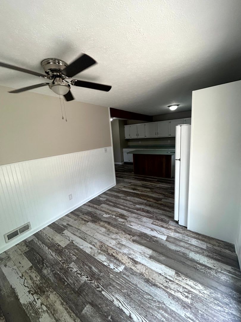 Beautiful 3-Bed Home in Prime Jeffersontown Location! – photo 4