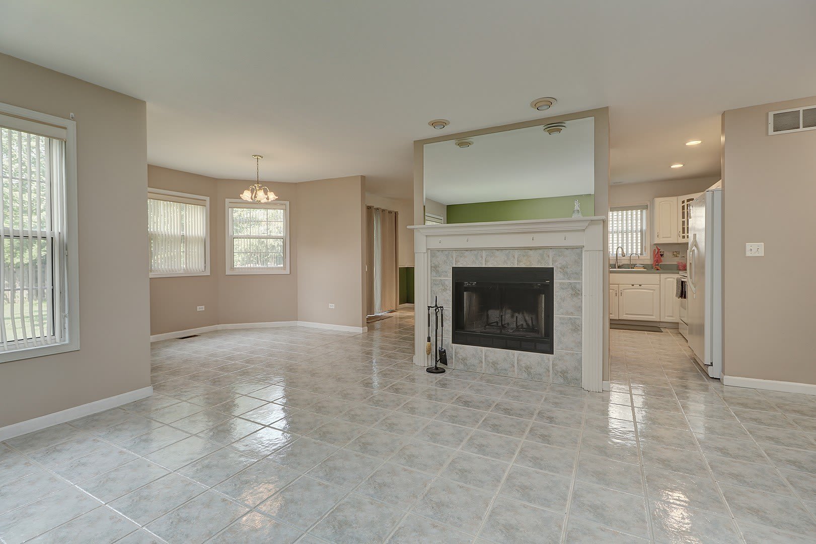 16046 Fairfield Drive – photo 3