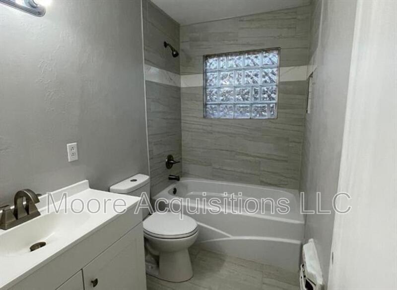 931 W Texas St – photo 4