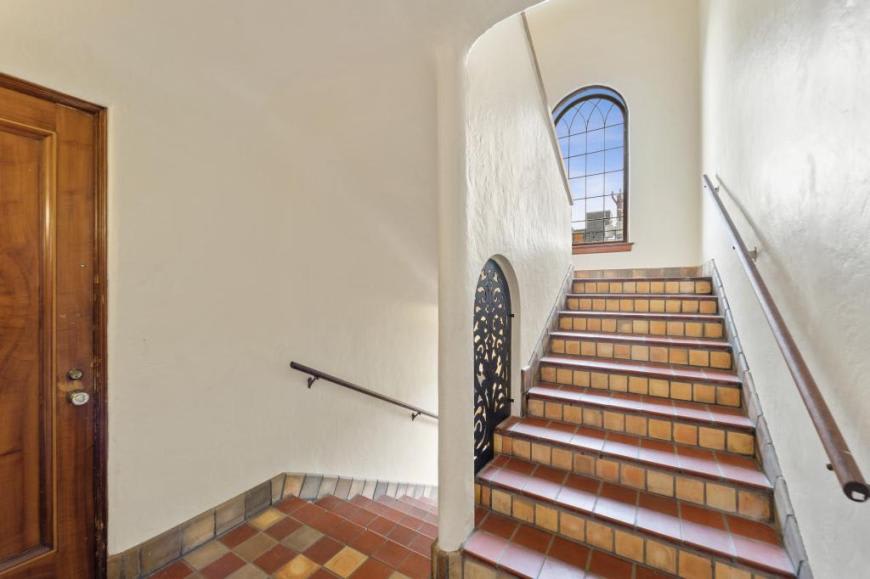 2038 Yale ave E – photo 2