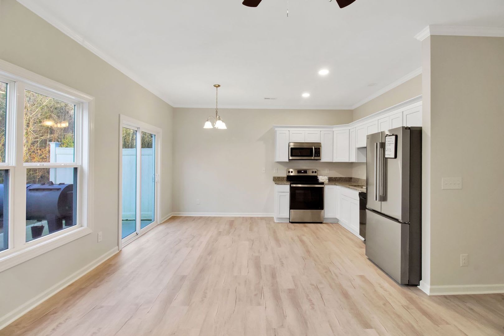 Newer Construction, 3 Bedroom Townhome! – photo 3