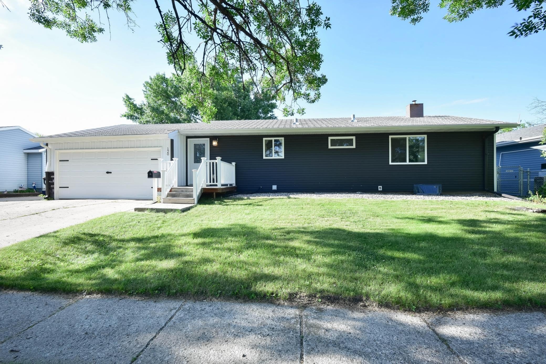 120 8th Avenue E – photo 2