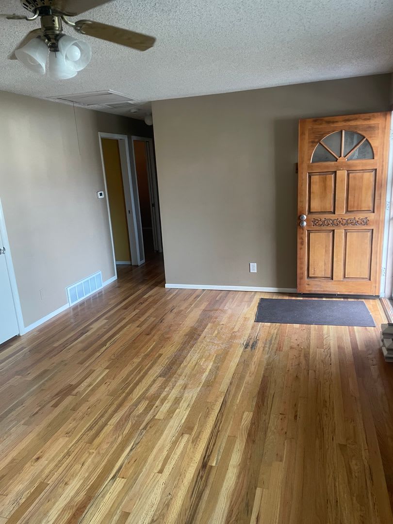 Charming and Updated 3 bed w/ Basement home in fantastic location! – photo 4