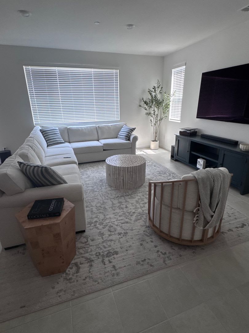 Spacious 4-Bedroom Townhome with 2-Car Garage in Chula Vista – photo 3