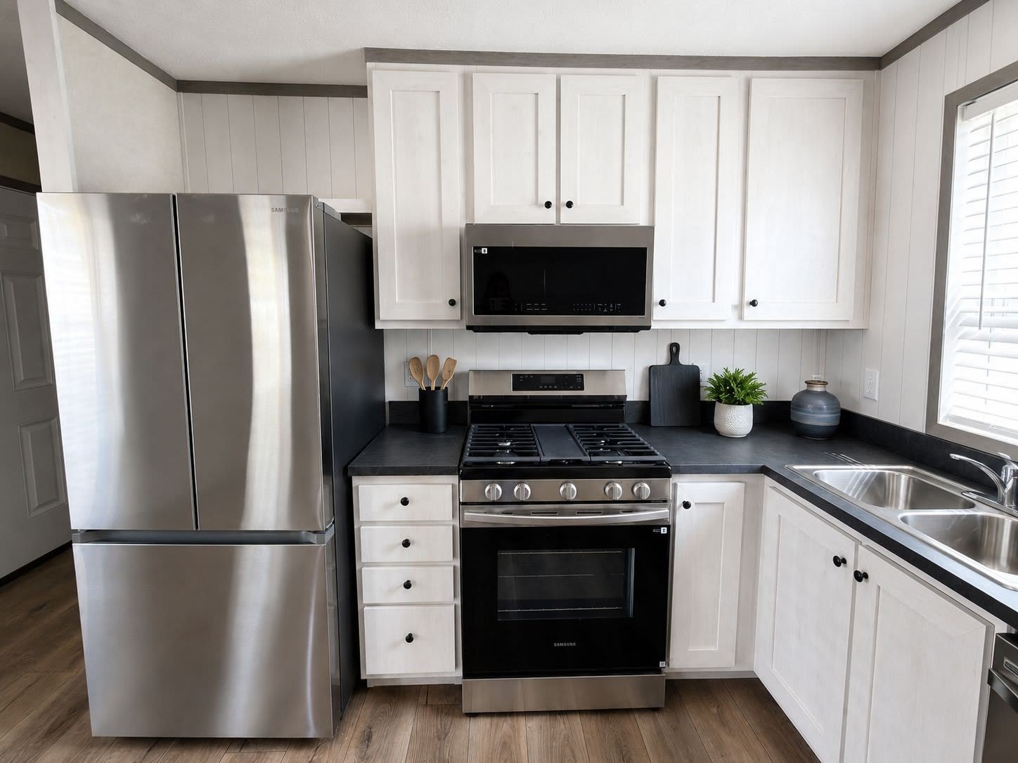 25156 Nuway Avenue – photo 2