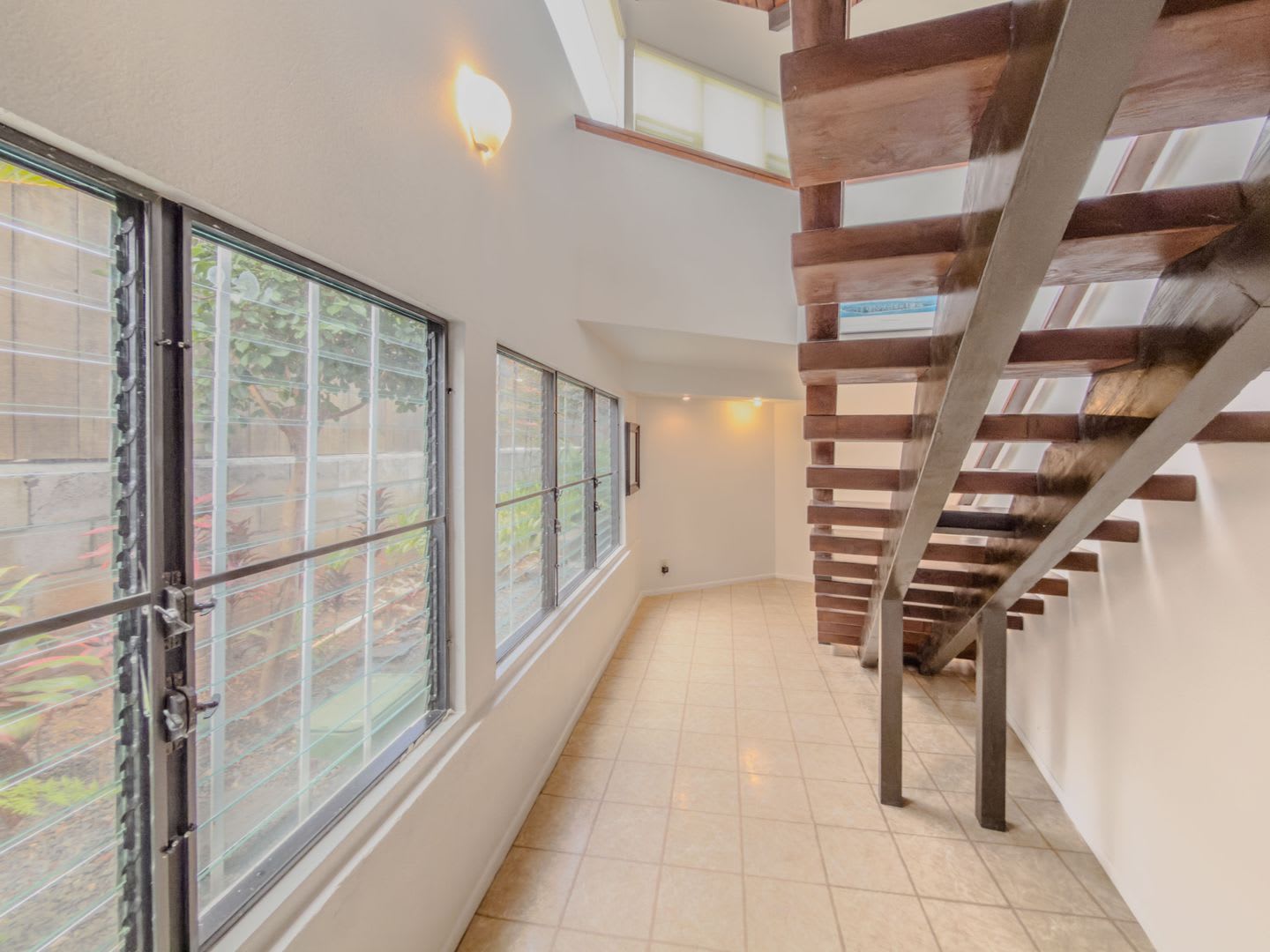 Quiet Lanikai Neighborhood. Large 1bd/1ba (approx.. 775sf) . Nice Views. Nice Trade Wind Breeze. – photo 2