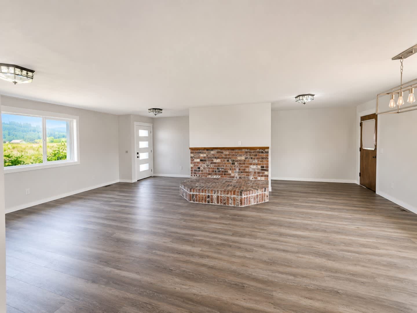 Renovated Tenino Home with Barn, Pasture & Bonus Room – photo 2