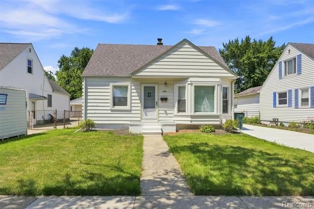 100 S Custer Avenue – photo 1